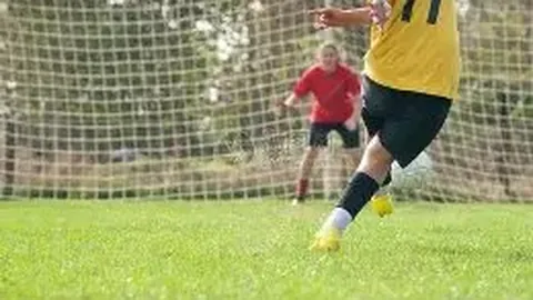 揭秘近10年欧冠门神零封榜：拉亚以54%夺冠，布冯紧随其后47%，奥纳纳崭露头角跻身前列！